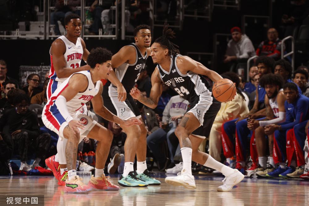 赖于其成员 赖于其成员